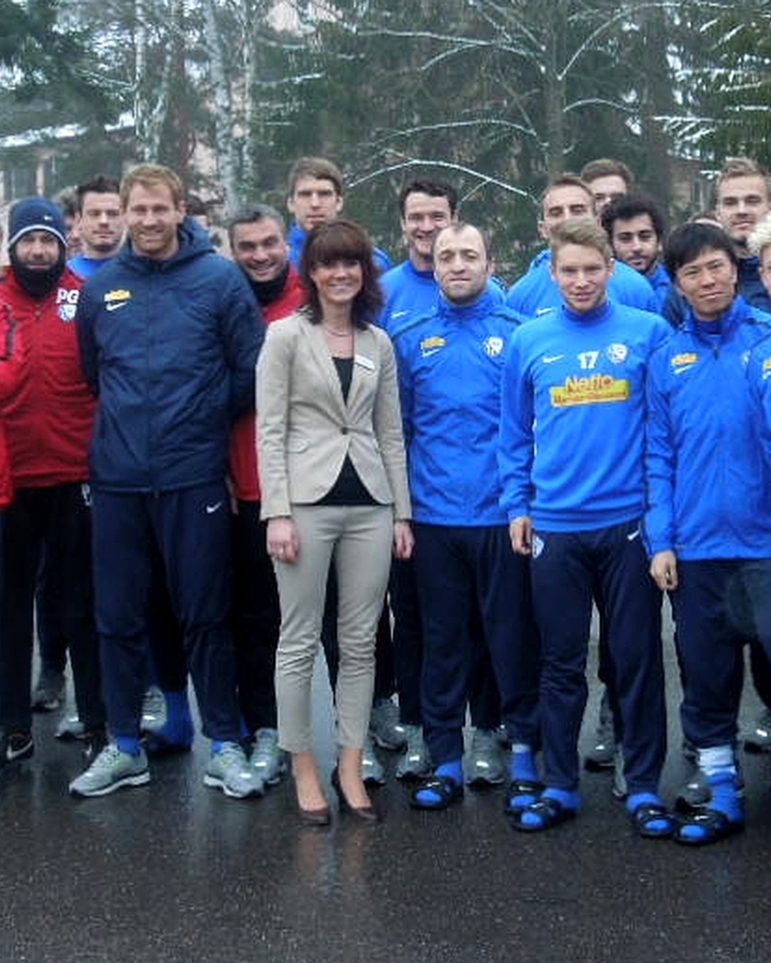 Gruppenbild VfL Bochum mit Veranstaltungsleiterin Susanne Meng