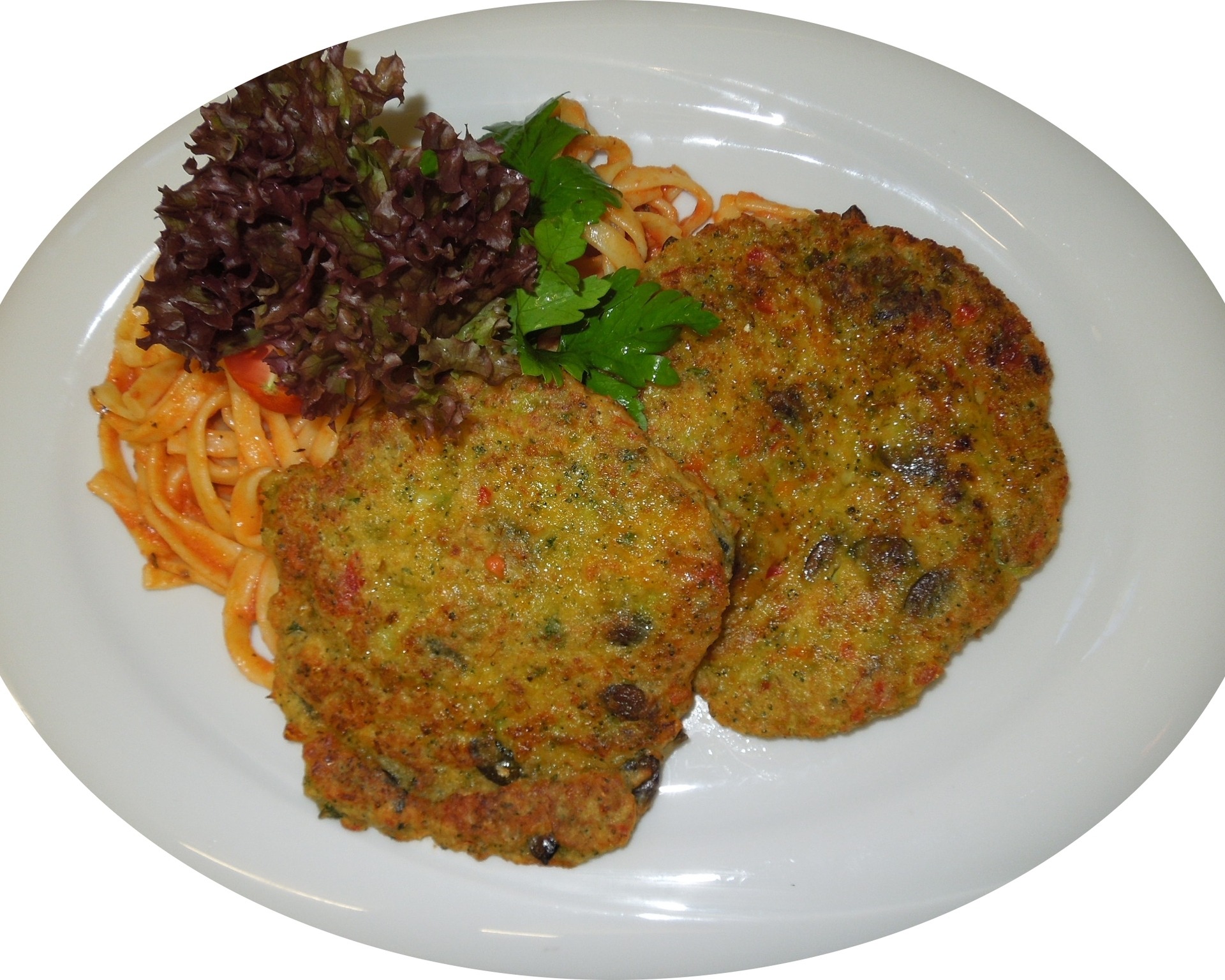 Gemüseschnitzel an Tomatenrahmnudeln