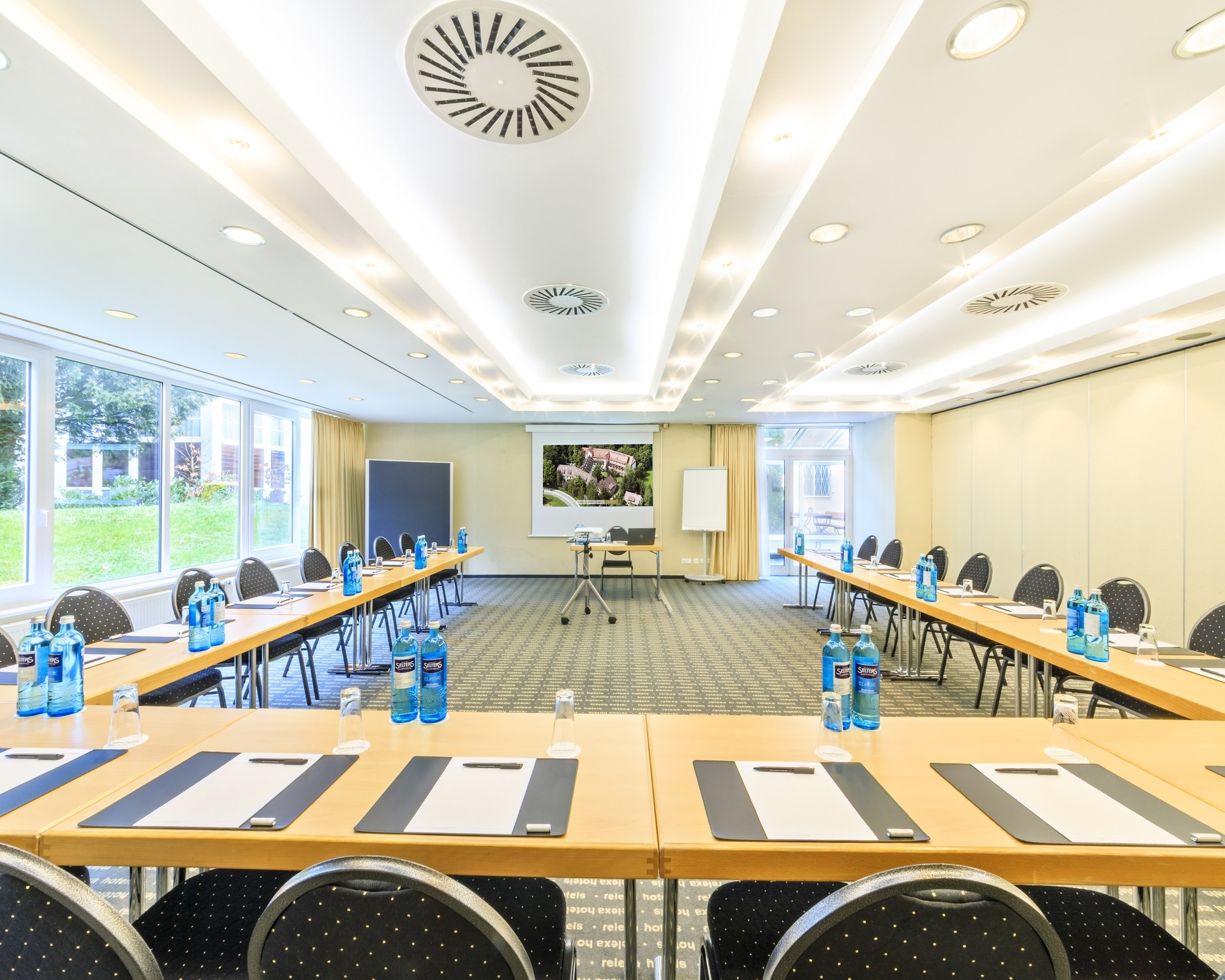 Tagungsraum Salon I relexa Waldhotel Schatten