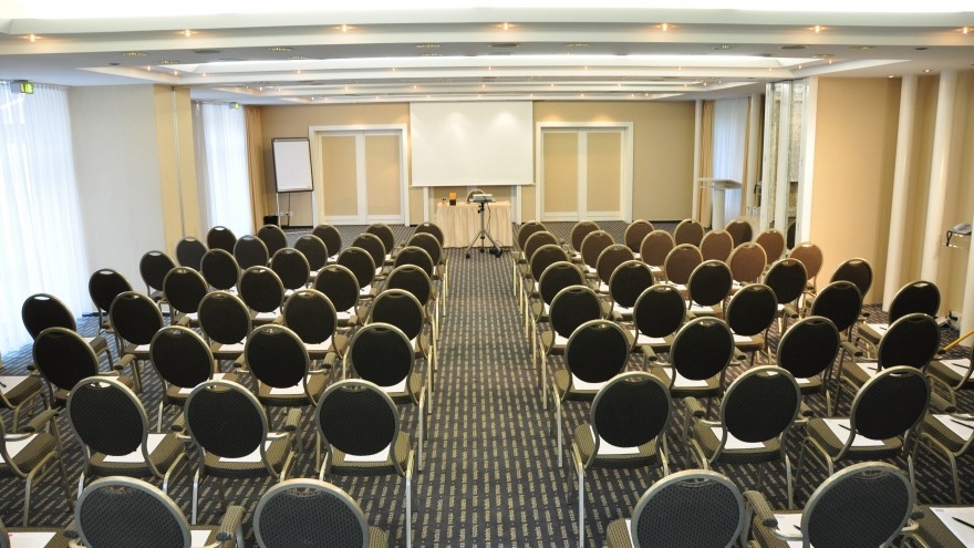 Salon I + II mit Stuhlreihen