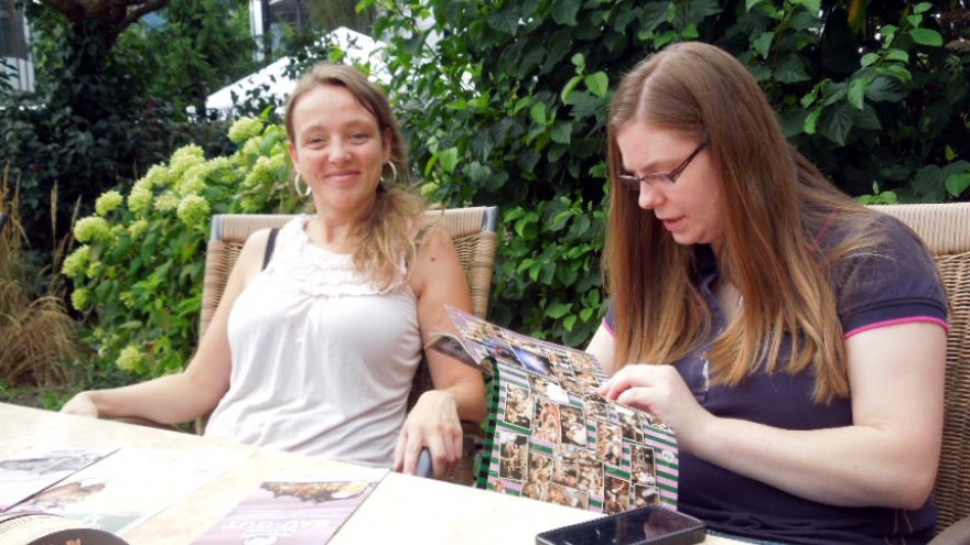 So ein Ausflug macht gute Laune! Hier: Candida Hubel, Tanja Blankenburg (v.l.n.r.)